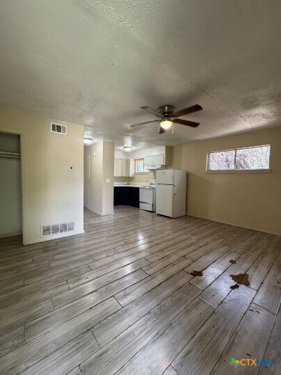 Building Photo - 414 E Dunn Ave