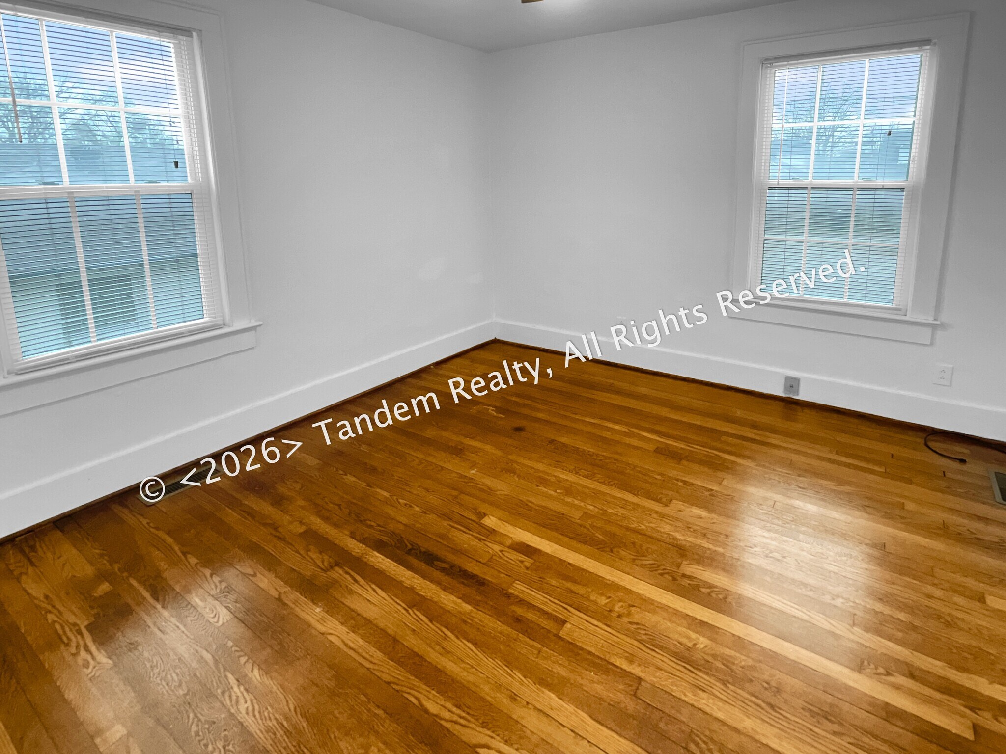 Building Photo - 1602 16th Ave S