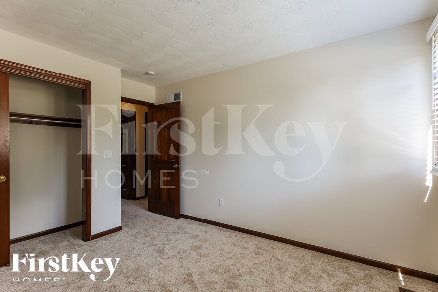 Building Photo - 581 Brightstone Dr