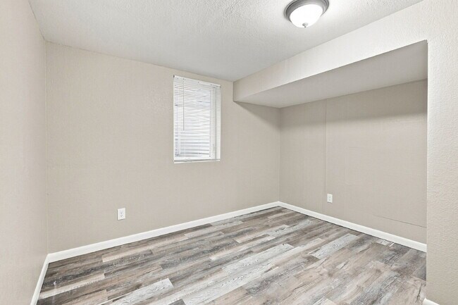 Building Photo - $2,240.95 with $300 Off the first month's rent, 4 Beds, 2 Baths, Triplex Unit in Littleton with W...