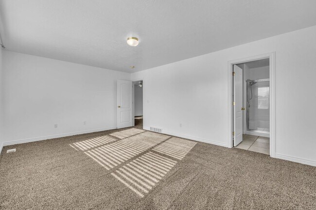 Building Photo - 3 Bedroom 2 Bathroom Home in Saratoga Springs!!