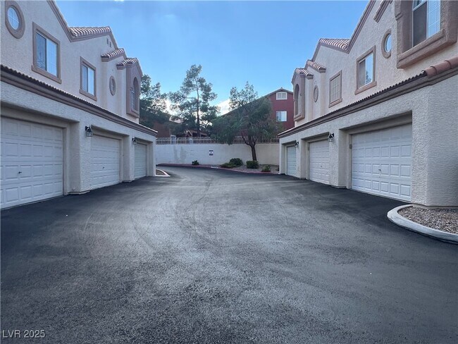 Building Photo - 8301 Boseck Dr