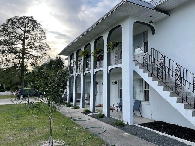 Building Photo - 102 Lullwater St