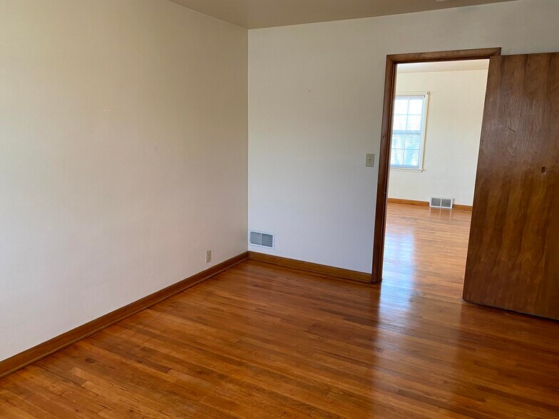 Building Photo - 1322 Harding Ave