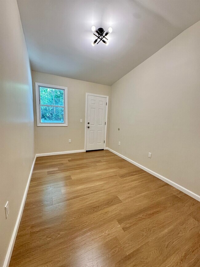 Building Photo - 628 Bramhall Ave