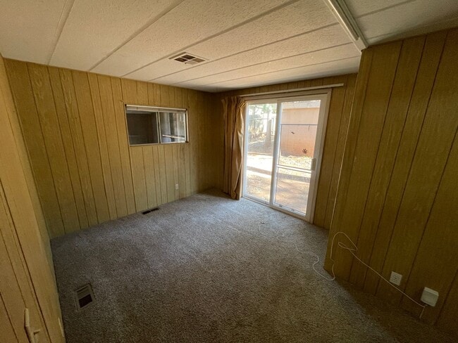 Building Photo - 2 Bedroom one bath Manufactured home on Cul De Sac