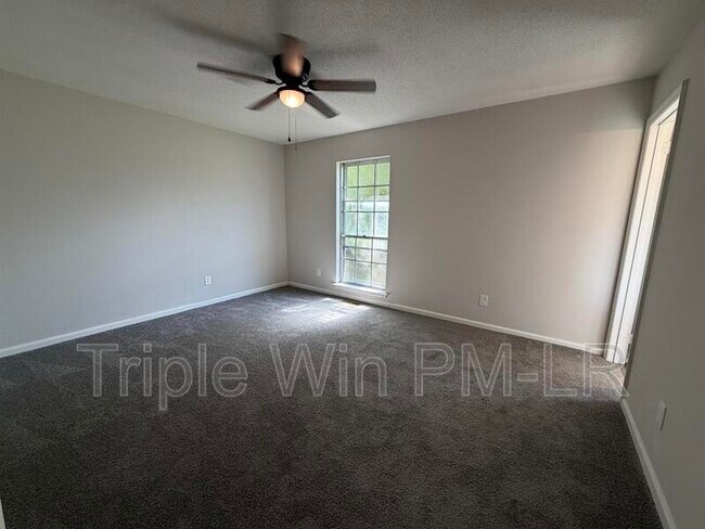 Building Photo - 33 Single Oaks Dr