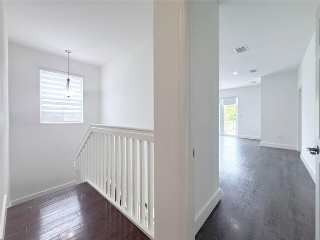 Building Photo - 10423 NW 70th Ln