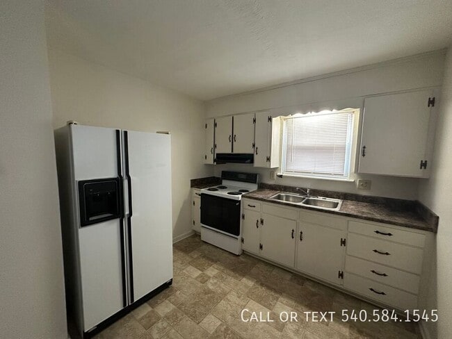 Building Photo - 3726 New Spring Branch Rd SE