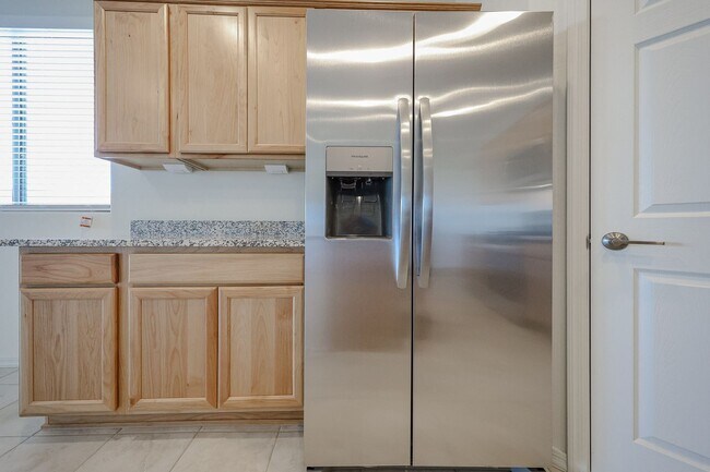 Building Photo - New 4 Bedroom + Den Home in Asante Community