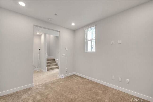 Building Photo - 6 Crown Point Dr