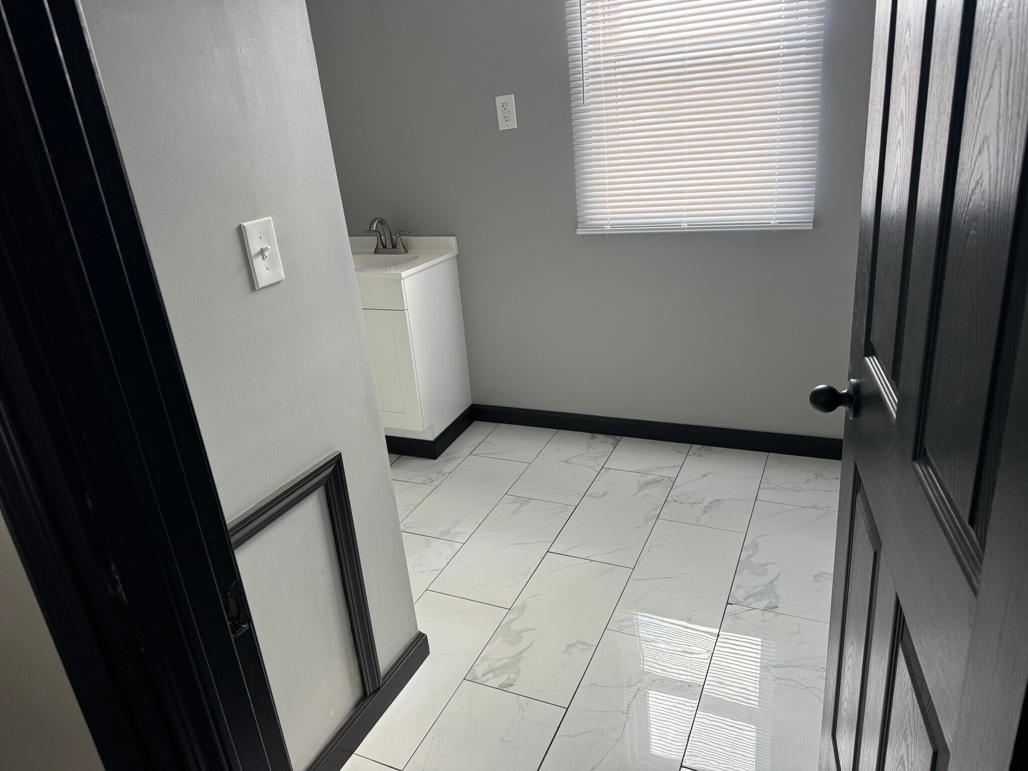 Building Photo - 706 Church St