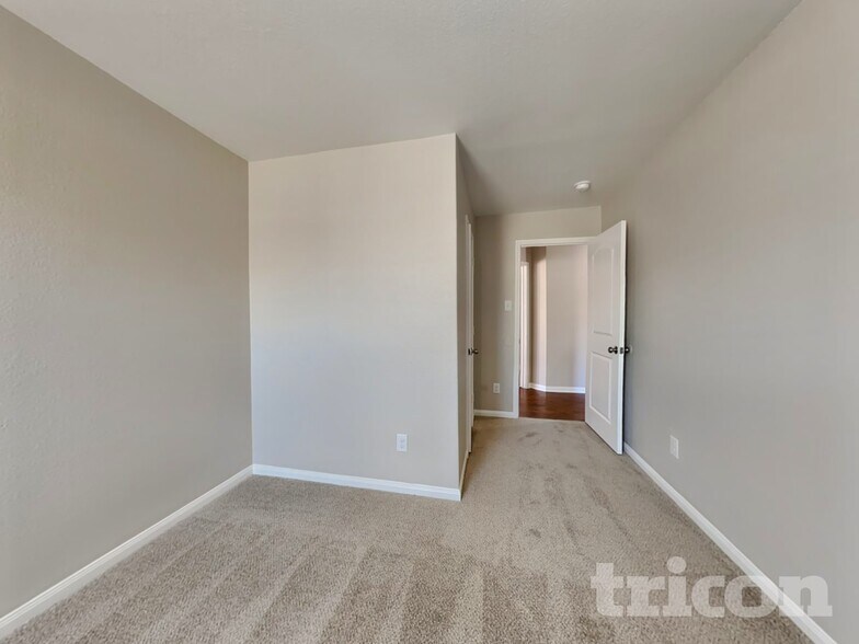 Building Photo - 2322 Oyster Bay Ave