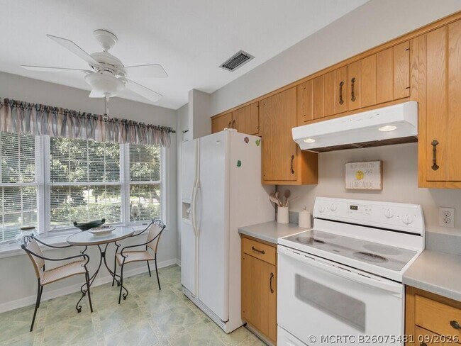 Building Photo - 101 E Park Shores Cir