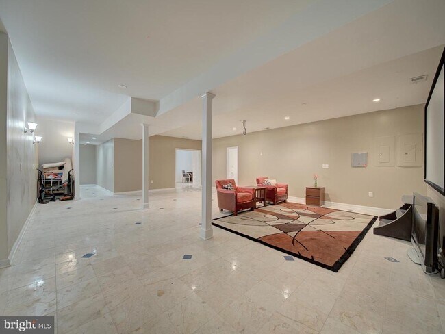 Building Photo - 9205 Frst Grns Dr