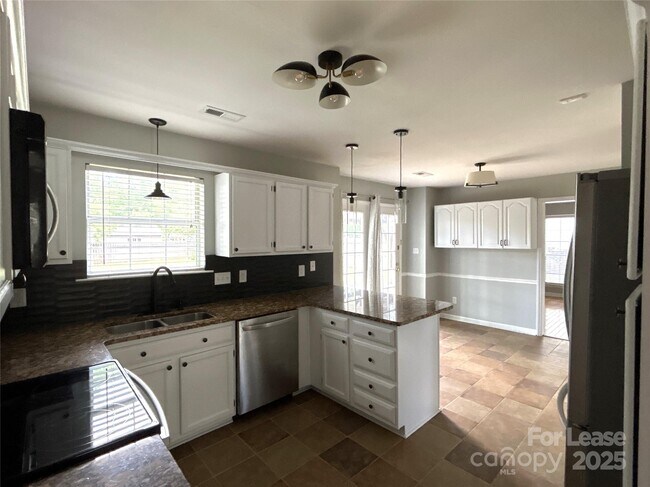 Building Photo - 12311 Longmont Dr