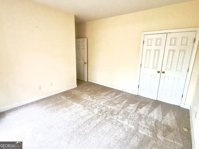 Building Photo - 219 Deerhill Dr