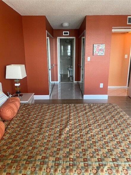 Building Photo - 400 Island Way