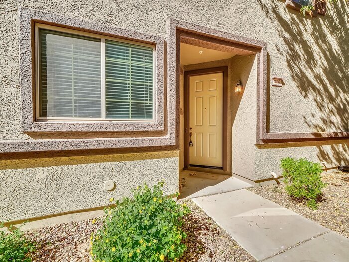 Building Photo - 1330 S Aaron