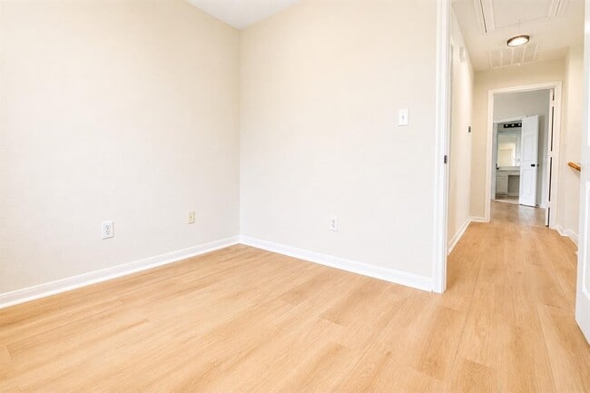 Building Photo - 4205 Bent Wood Ct