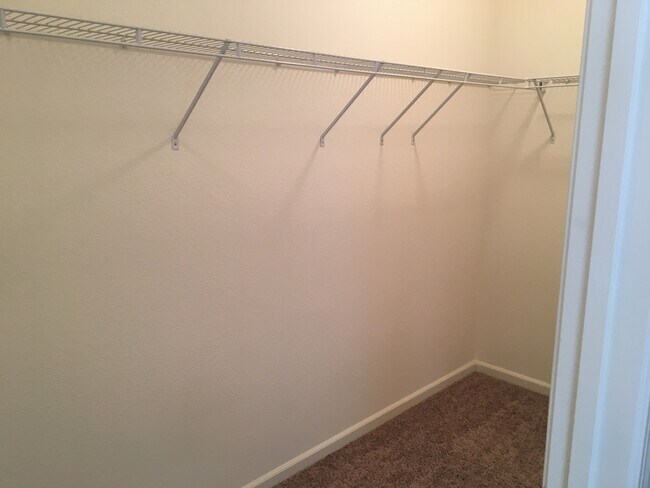 Building Photo - COMING SOON! Single Story 4 Bed in Curti R...