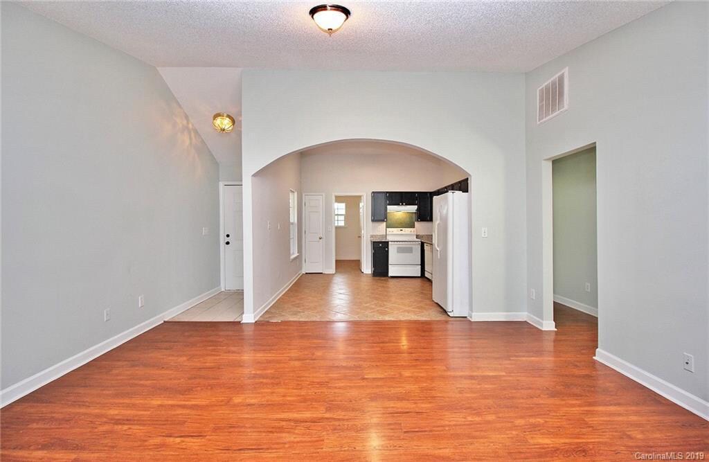 Building Photo - Room in Single Family Home on Tom Hunter Rd