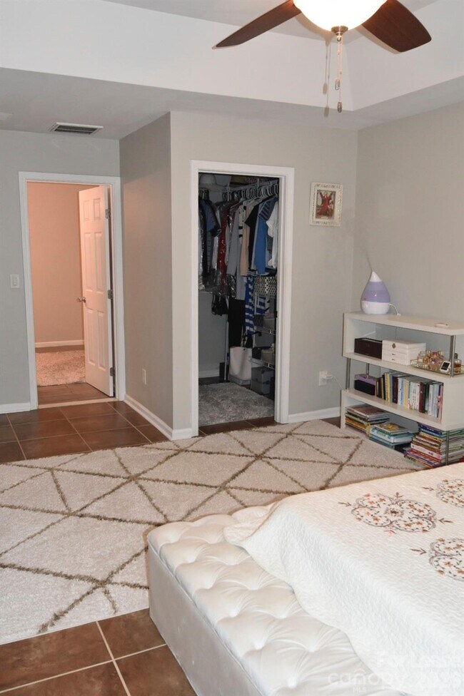 Building Photo - 6985 Honey Tree Ln