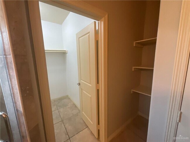 Building Photo - 19 W Garfield Ave