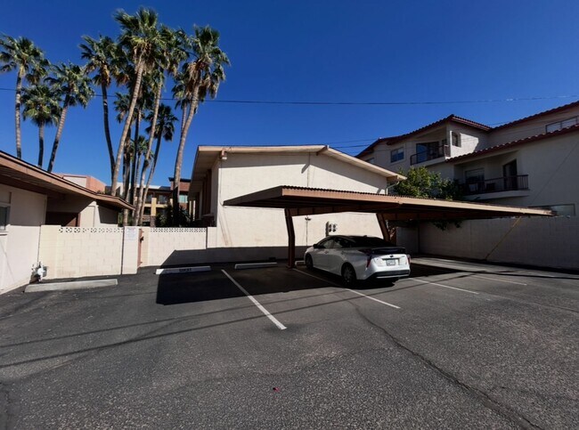 Building Photo - Prime Scottsdale Location! 2 bed 1.5 bath with community pool