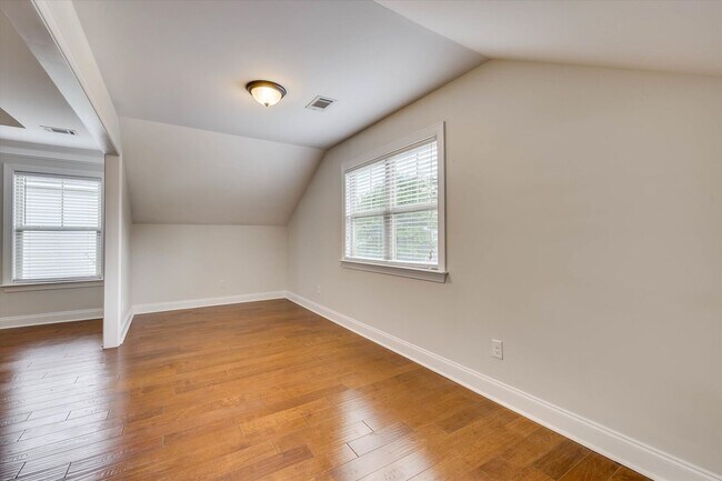 Building Photo - 226 Sandleton Way