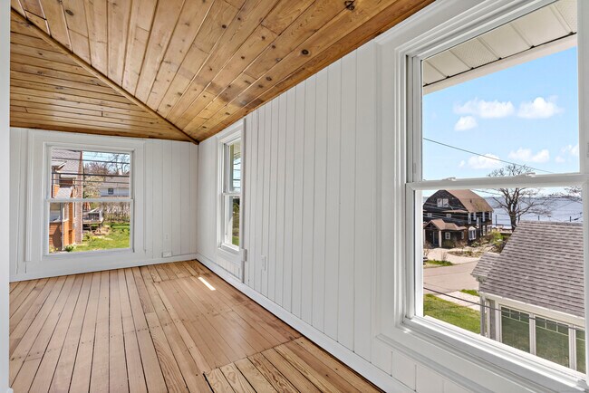 Building Photo - 14 2nd Ave