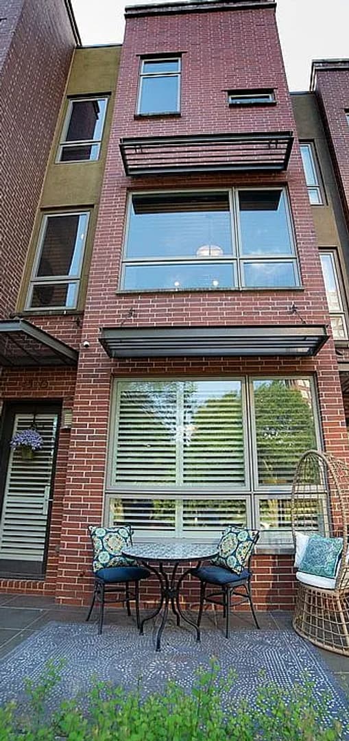 Building Photo - 4540 J C Nichols Pkwy
