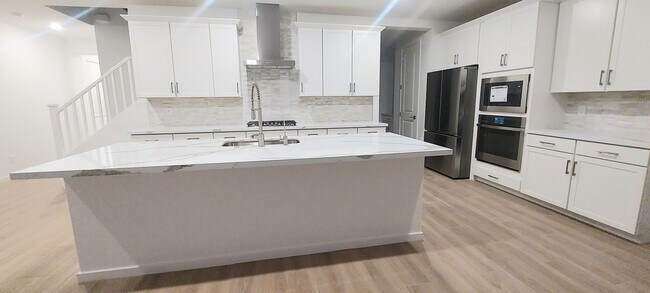 Building Photo - *BRAND NEW HOME* IN A BEAUTIFUL LUXURY COMMUNITY