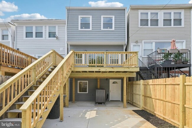 Building Photo - 729 Madison St NW