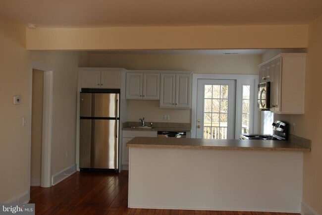 Building Photo - 205 Railroad Ave