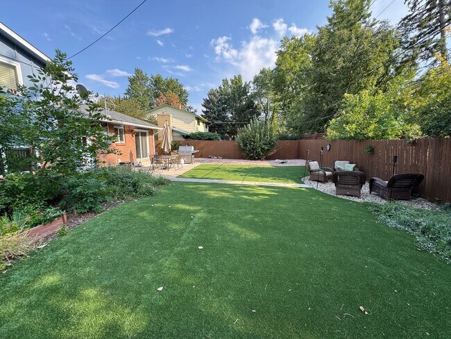 Building Photo - BEAUTIFUL 4 Bed 3 Bath Single Family Home In Boulder!
