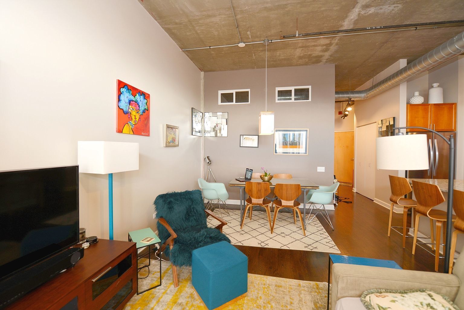 Building Photo - 900 N Kingsbury St