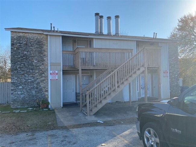 Building Photo - 2203 Leah Cove