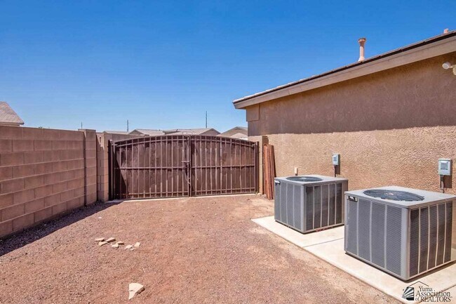 Building Photo - 11319 S Sally Dr