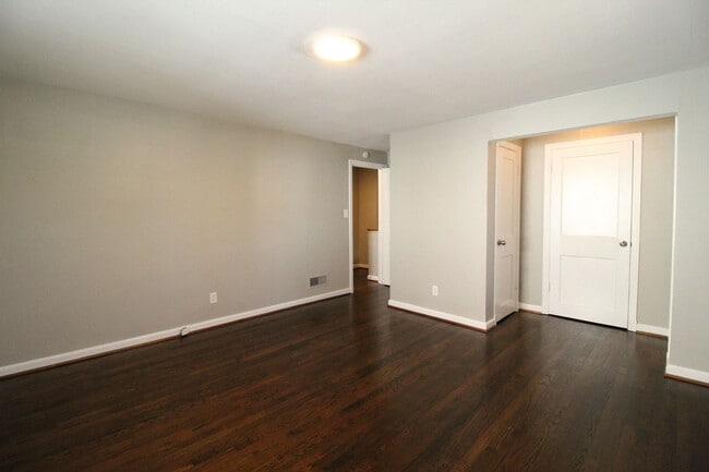 Building Photo - March FREE On This 2 Bedroom 2 Bath Duplex In The Waldo Area