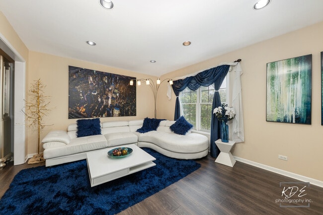 Building Photo - 3730 Baybrook Dr
