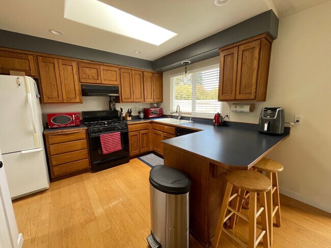 Building Photo - Modern Oak Harbor Living with a Fenced Backyard and Easy Commute