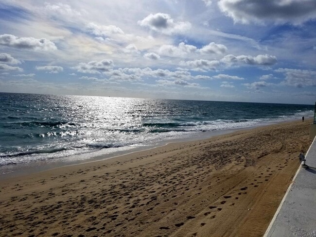 Primary Photo - 3570 S Ocean Blvd