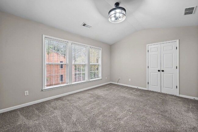 Building Photo - 5149 Manerdale Dr SE