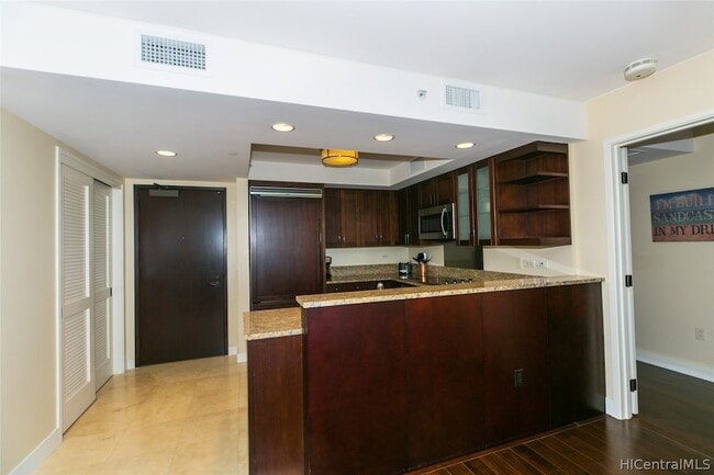 Building Photo - 1551 Ala Wai Blvd