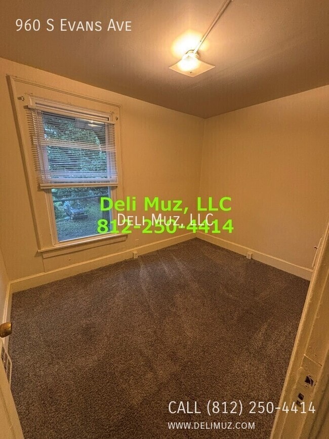 Building Photo - 960 S Evans Ave