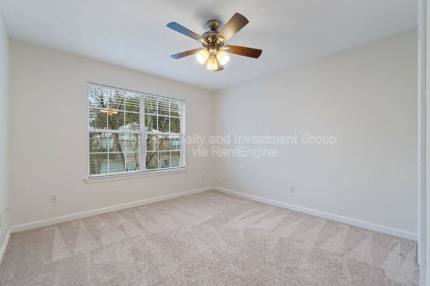 Building Photo - 911 Lauderhill Ln