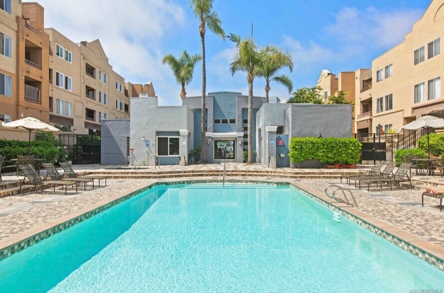 Building Photo - 8889 Caminito Plaza Centro