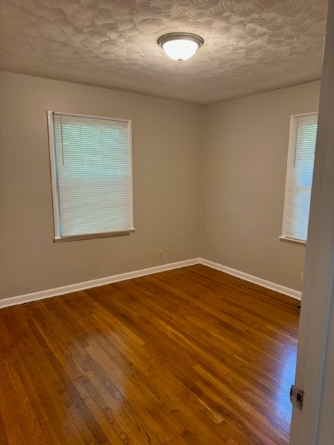 Building Photo - 2BR/1BA WITH STUDY! Detached garage with w...
