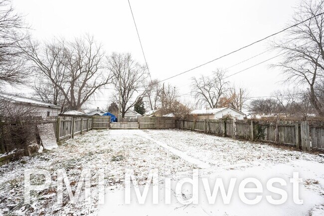 Building Photo - "Charming 2-Bedroom Gem in Indianapolis with Spacious 1736 Sq. Ft. Layout!"